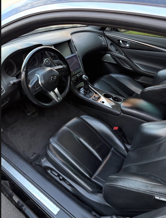 Infiniti Q60 interior detail